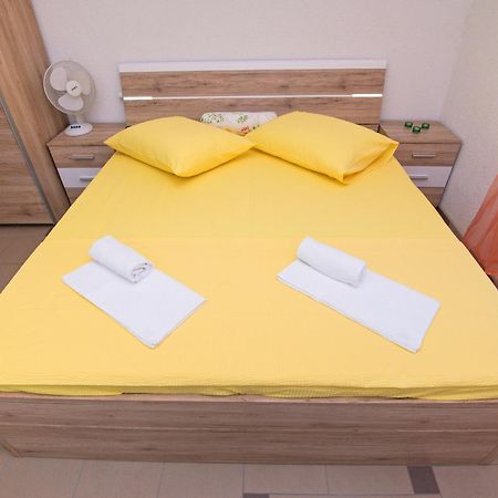 Apartment Afrika Makarska Bagian luar foto
