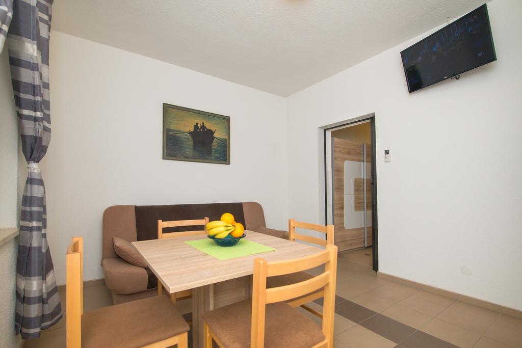 Apartment Afrika Makarska Bagian luar foto