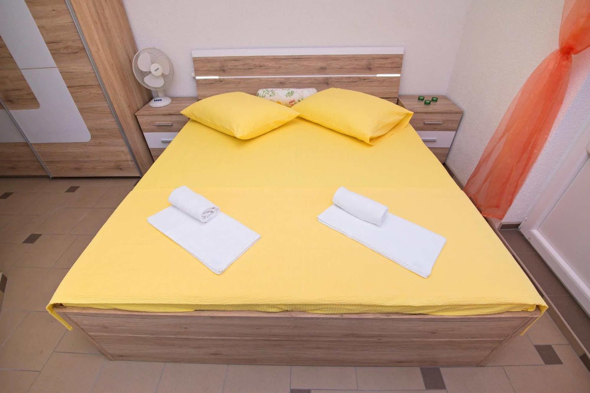 Apartment Afrika Makarska Bagian luar foto