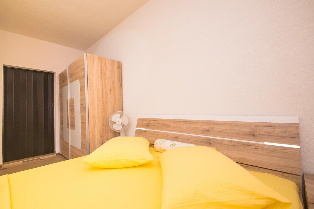 Apartment Afrika Makarska Bagian luar foto