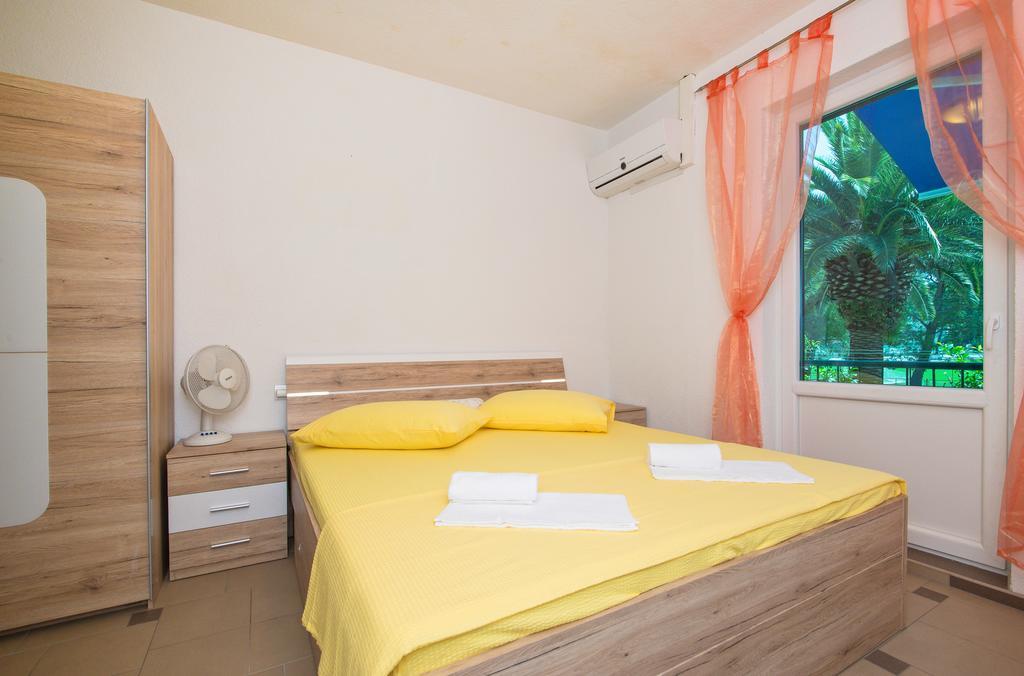 Apartment Afrika Makarska Bagian luar foto