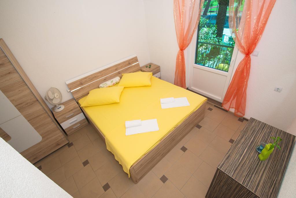 Apartment Afrika Makarska Bagian luar foto