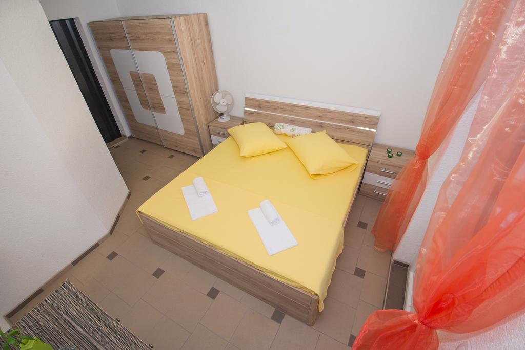 Apartment Afrika Makarska Bagian luar foto